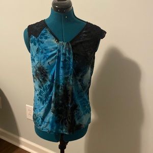 Ladies Medium sleeveless blouse